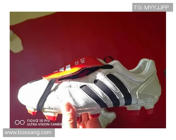 足球明星们的鞋子选择揭秘及其对比赛表现的影响分析